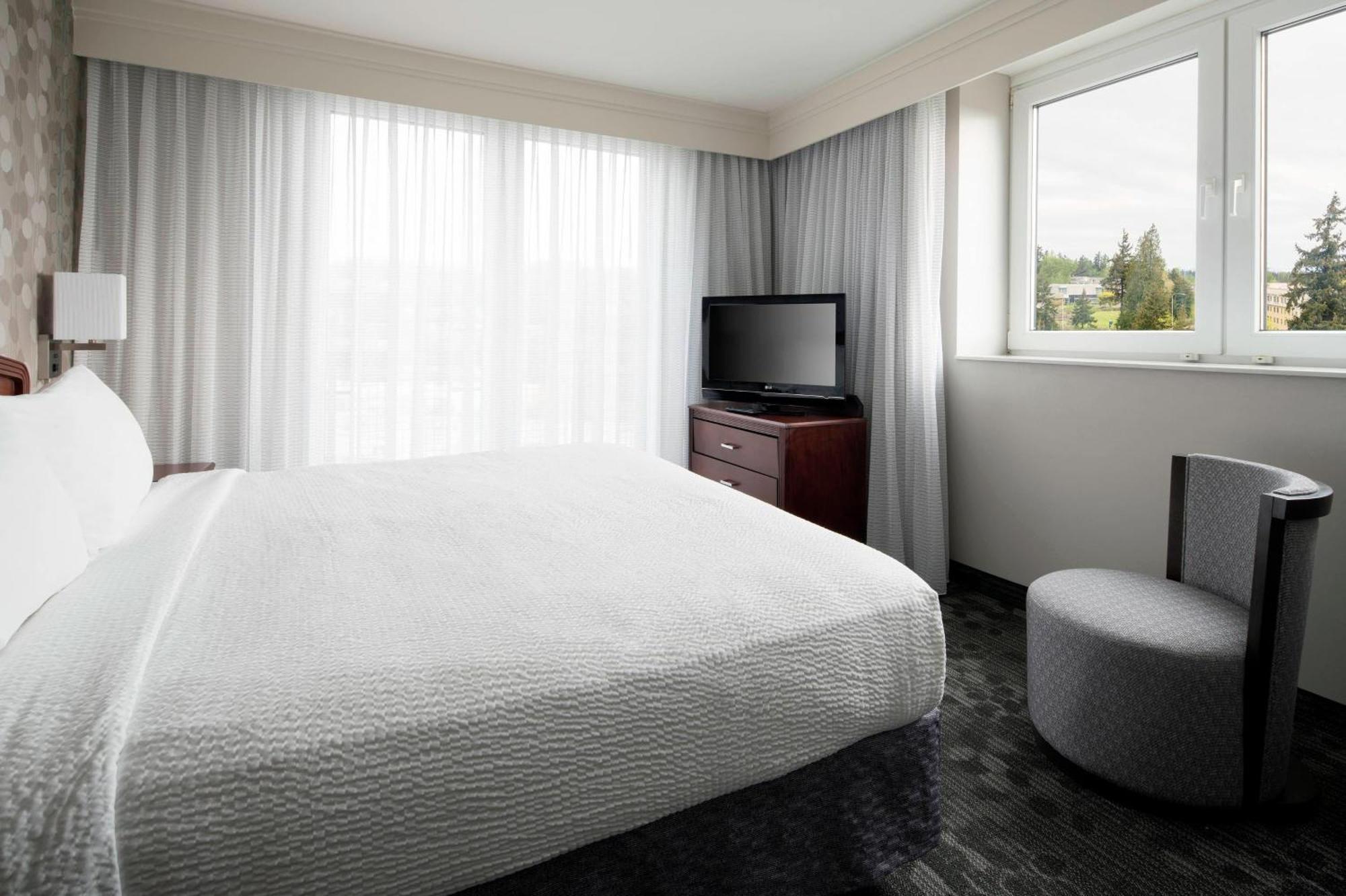 Courtyard By Marriott Seattle Federal Way Hotel Exterior foto